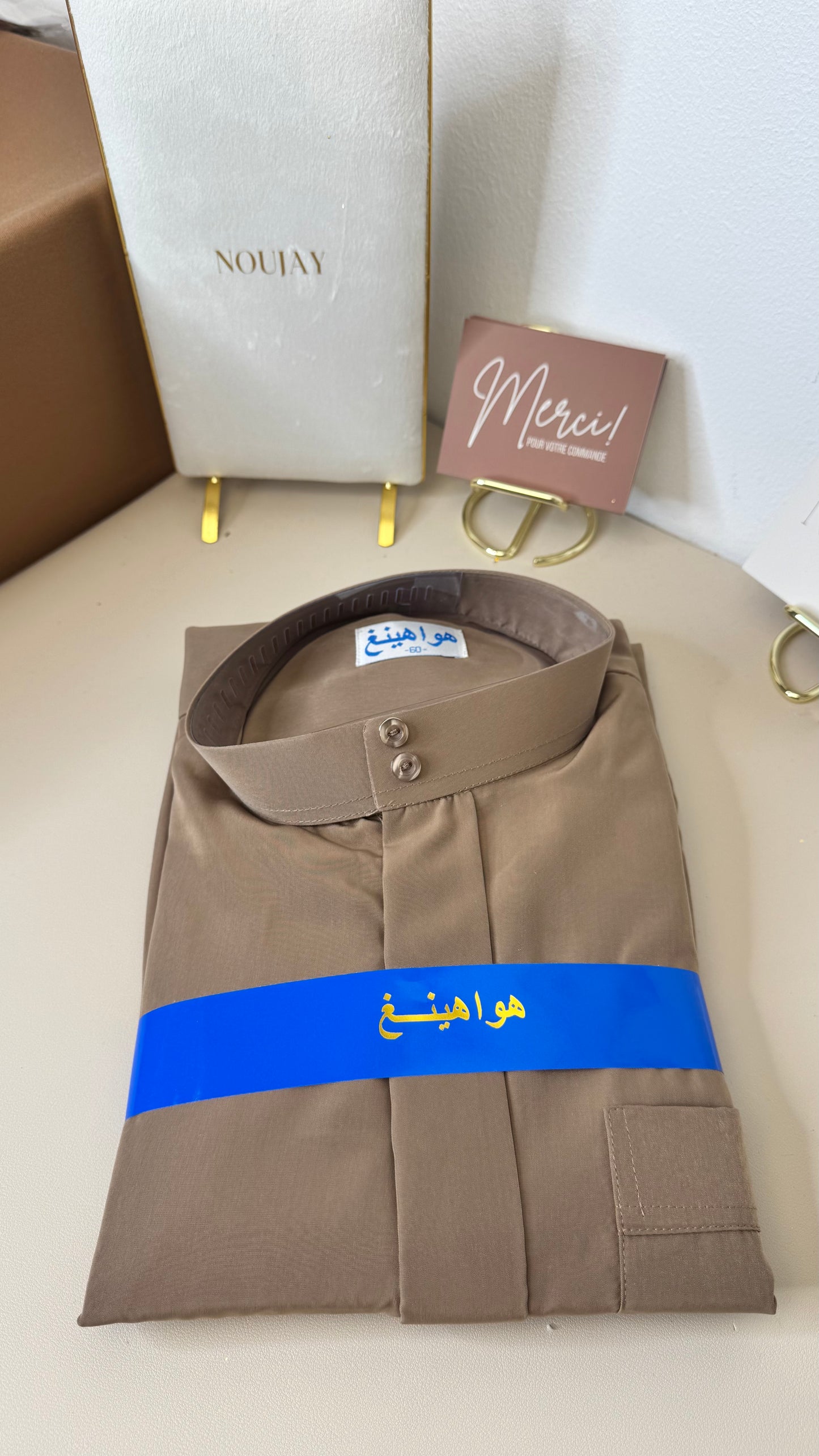 Qamis col marron L