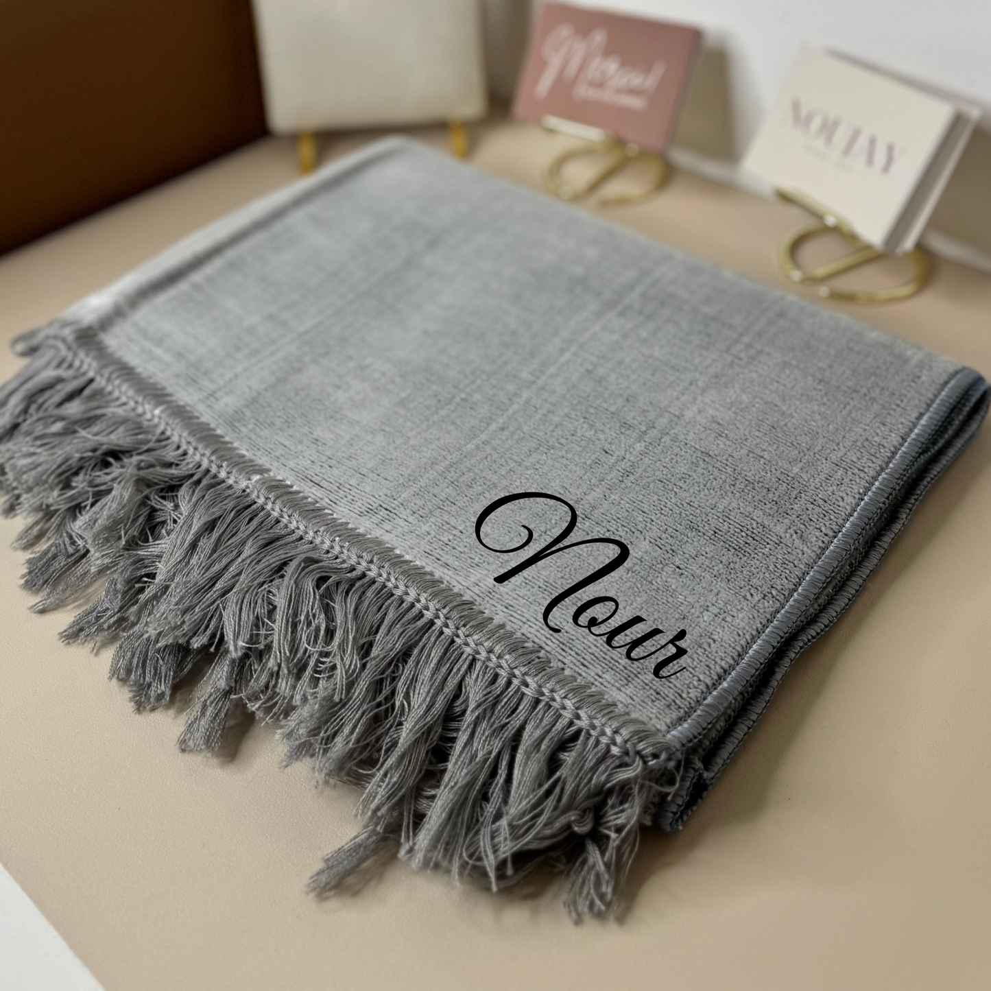 Tapis de prière gris claire