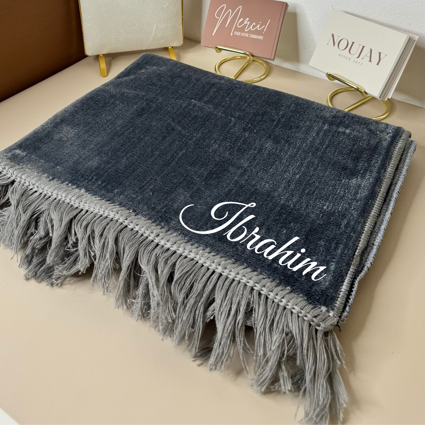 Tapis de prière gris foncé